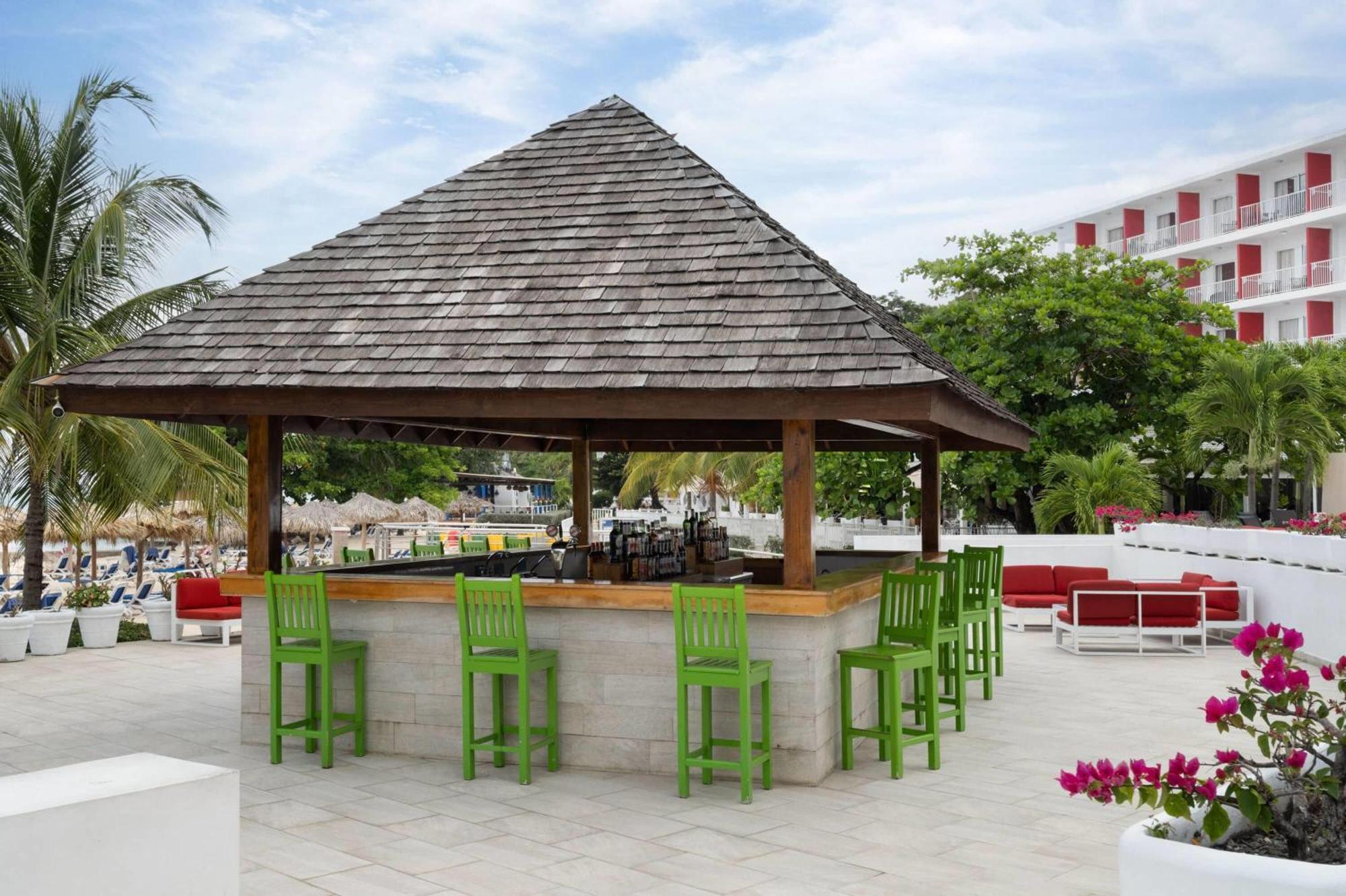 Grand Decameron Cornwall Beach, A Trademark All-Inclusive Resort Montego Bay Dış mekan fotoğraf