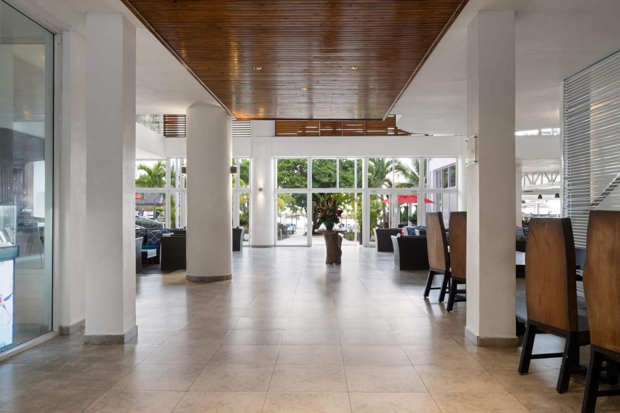 Grand Decameron Cornwall Beach, A Trademark All-Inclusive Resort Montego Bay Dış mekan fotoğraf