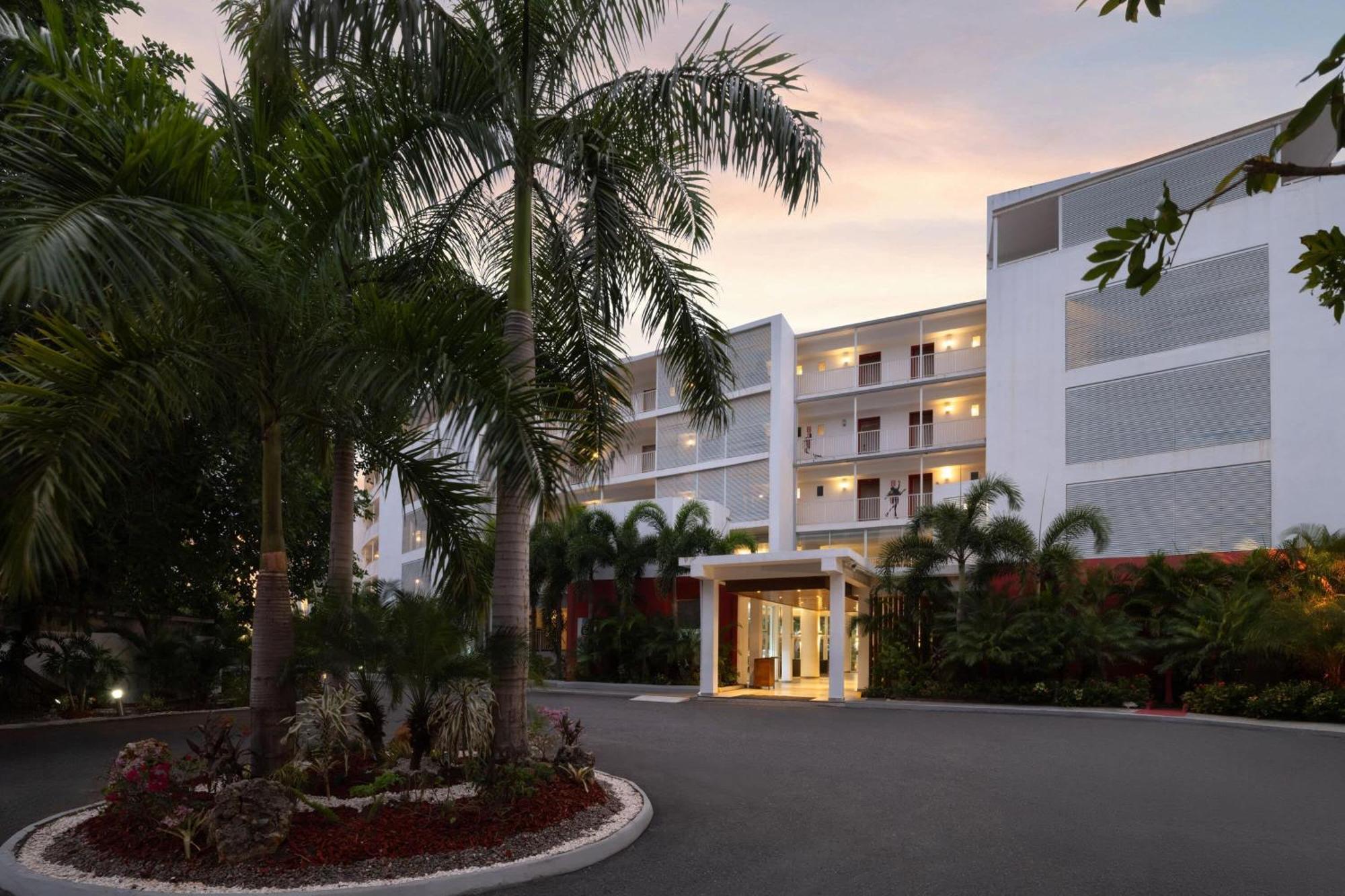 Grand Decameron Cornwall Beach, A Trademark All-Inclusive Resort Montego Bay Dış mekan fotoğraf